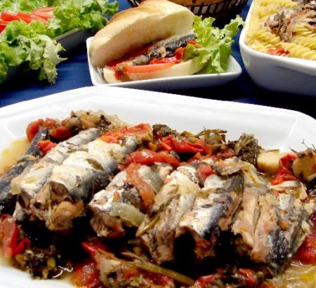 Sardinha fresca na panela de pressão